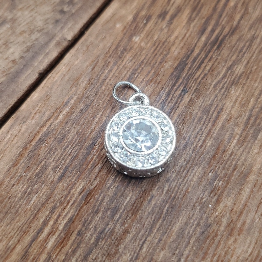 Medallion clear gem crystal pendant